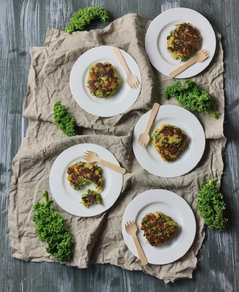 Rezeptbild: Grünkohl-Kartoffel-Pflanzerln mit Frühlingszwiebeln