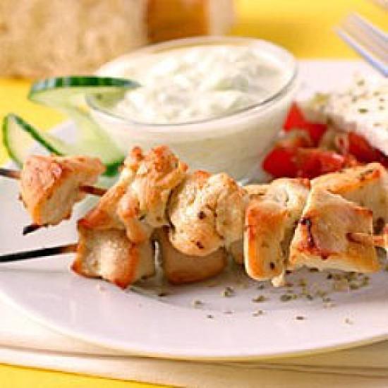 Rezeptbild: Hühner-Souvlaki mit Tzatziki