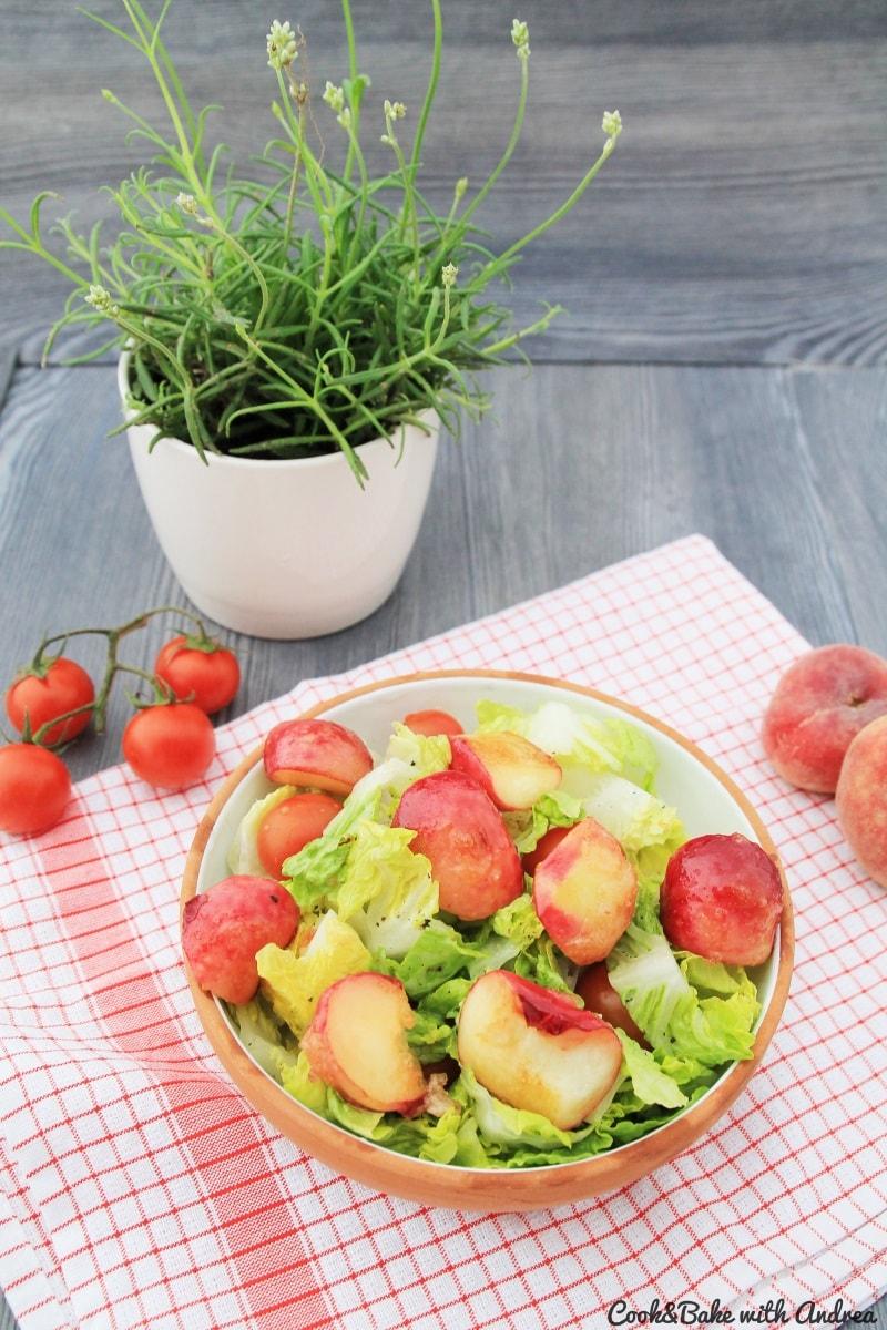 Rezeptbild: Sommersalat mit Pfirsichen