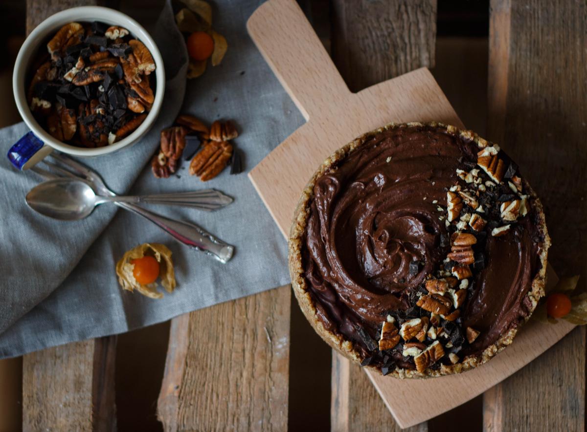 Rezeptbild: Rohköstliche Pekantorte mit Schokomousse Füllung (vegan, glutenfrei)