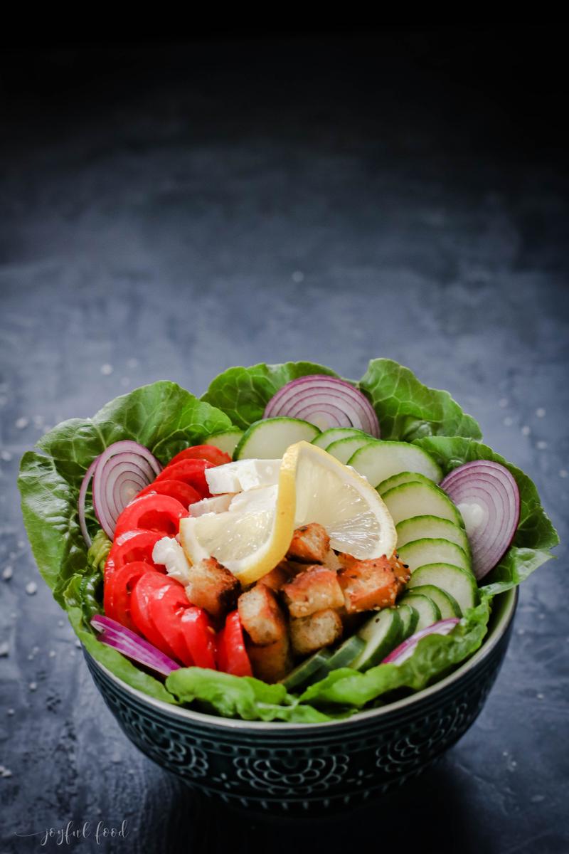 Rezeptbild: Griechische Salat Bowl mit knusprigen Feta Bites