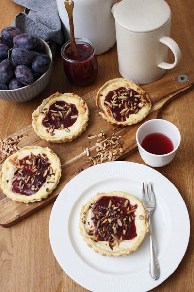 Rezeptbild: Zwetschgen-Mascarpone-Tartelettes wunderbar fruchtig und leicht