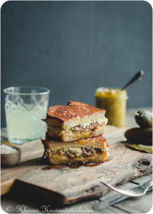 Rezeptbild: Grilled-Cheese-Sandwich mit Steinpilzpesto