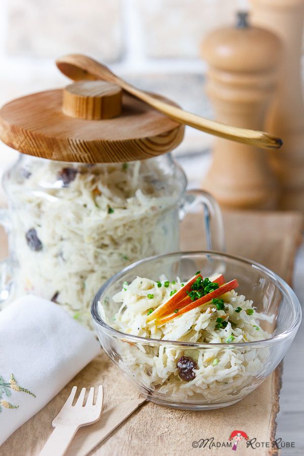 Rezeptbild: Weißkrautsalat mit Rosinen und Apfel-Meerrettichsauce