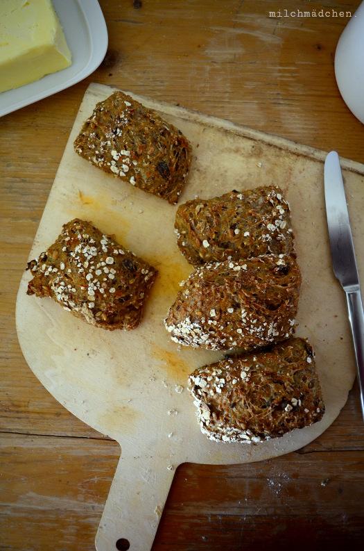 Rezeptbild: Kernige Brötchen über Nacht