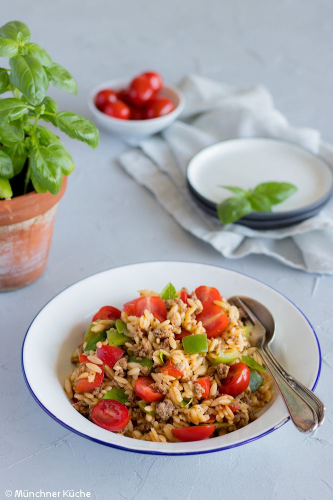 Rezeptbild: Bunter Nudelsalat mit Hackfleisch