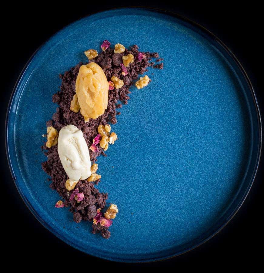 Rezeptbild: Nektarinen-Eis | Schokoladenerde | karamellisierte Walnuss