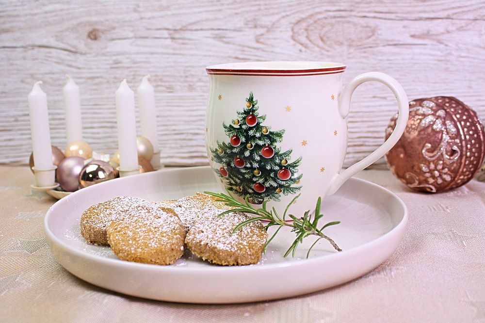 Rezeptbild: Heidesand Plätzchen mit Orange und Rosmarin