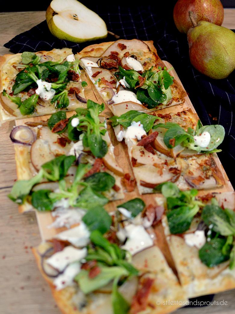 Rezeptbild: Flammkuchen mit Birne und Gorgonzola