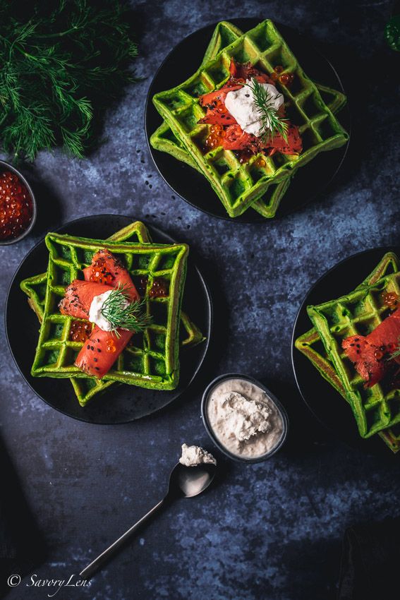 Rezeptbild: Spinatwaffeln mit Graved Lachs und Meerrettich-Creme