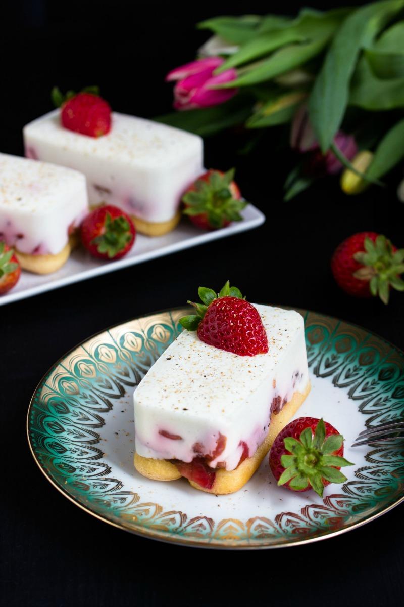Rezeptbild: Tiramisu mit Balsamico-Erdbeeren, Skyr und Licor43