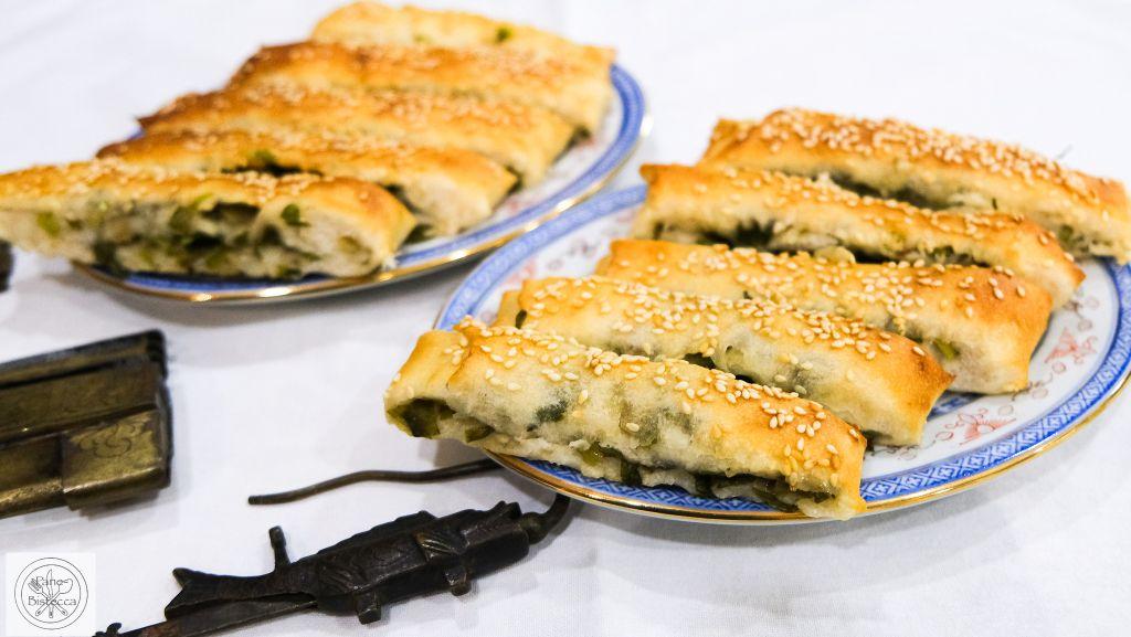 Rezeptbild: Chinesisches Sesam Fladenbrot mit Frühlingszwiebelnfüllung