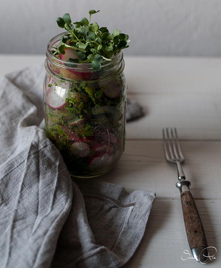 Rezeptbild: Kartoffel Radieschen Salat mit Bärlauchpesto