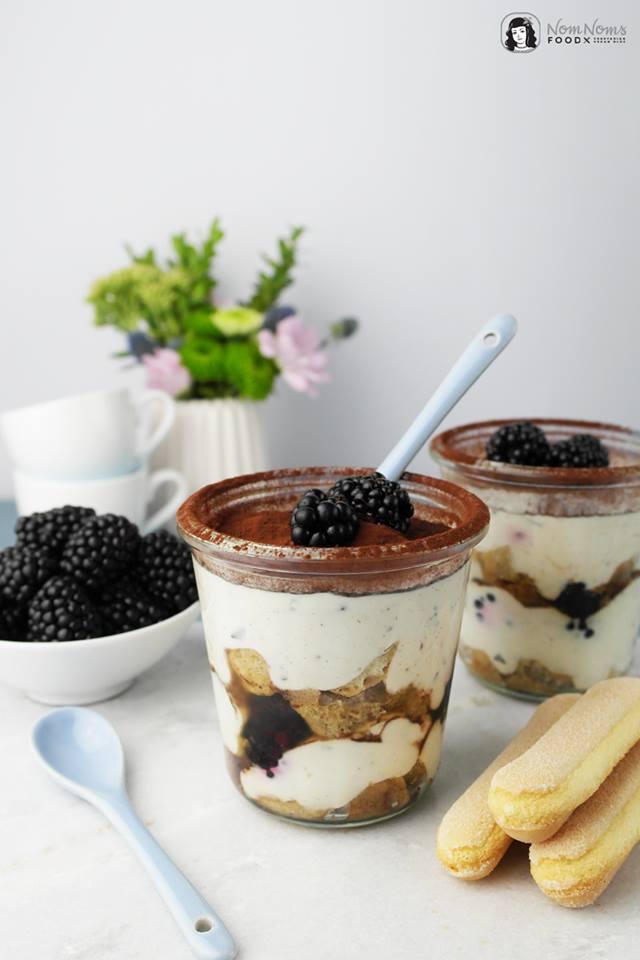 Rezeptbild: Stracciatella-Tiramisu mit Brombeeren (ohne Ei)