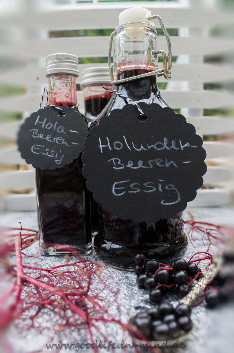Rezeptbild: Holunderbeeren-Essig
