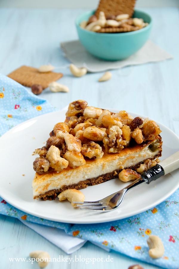 Rezeptbild: Käsekuchen mit karamelisierten Nüssen