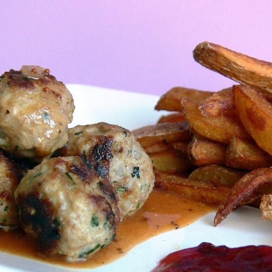 Rezeptbild: Köttbullar mit Pommes