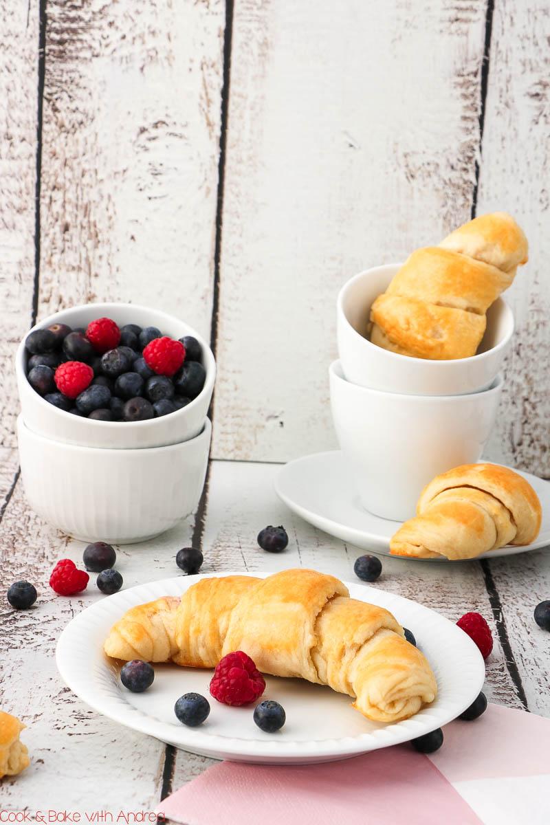 Rezeptbild: Gefüllte Frühstückshörnchen aus Joghurt-Hefe-Teig
