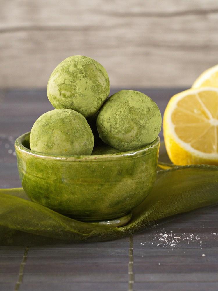 Rezeptbild: Zitronen-Matcha-Kugeln