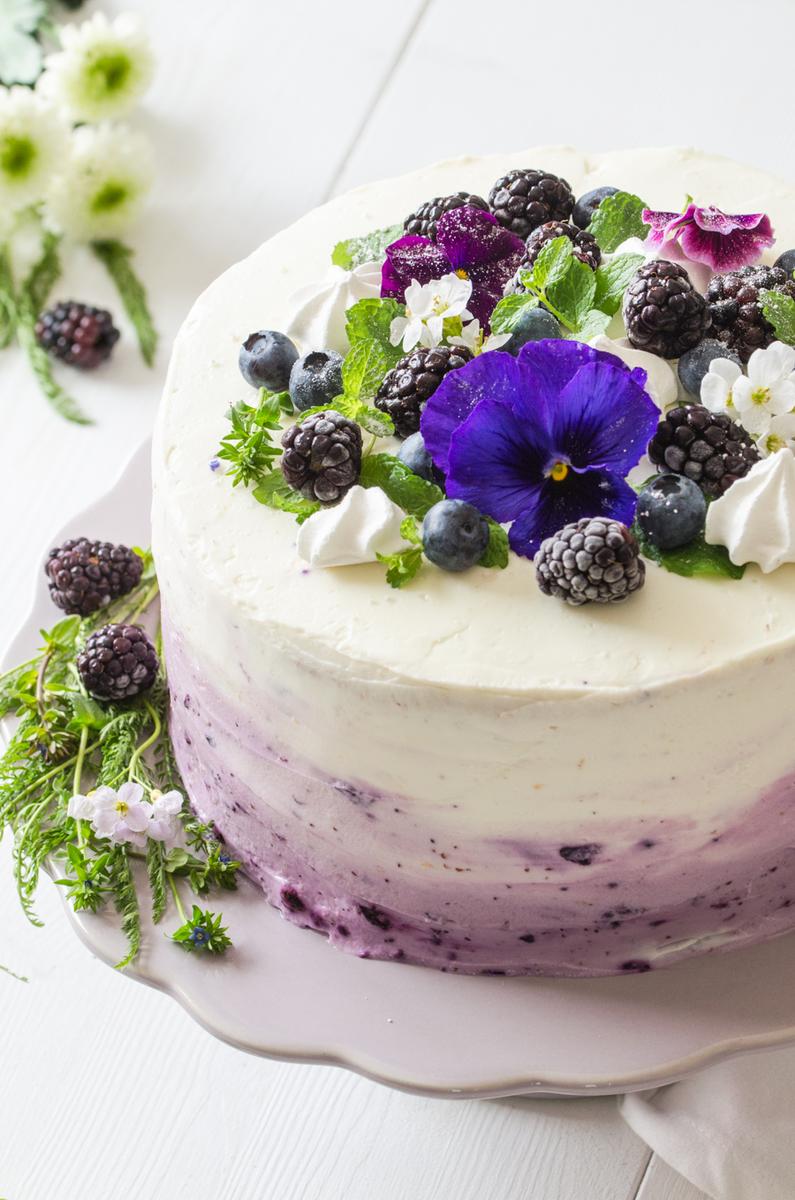 Rezeptbild: Ombre-Torte mit Heidelbeeren
