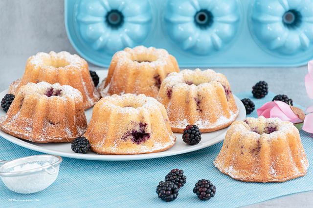 Rezeptbild: Quark-Gugelhupf mit Brombeeren