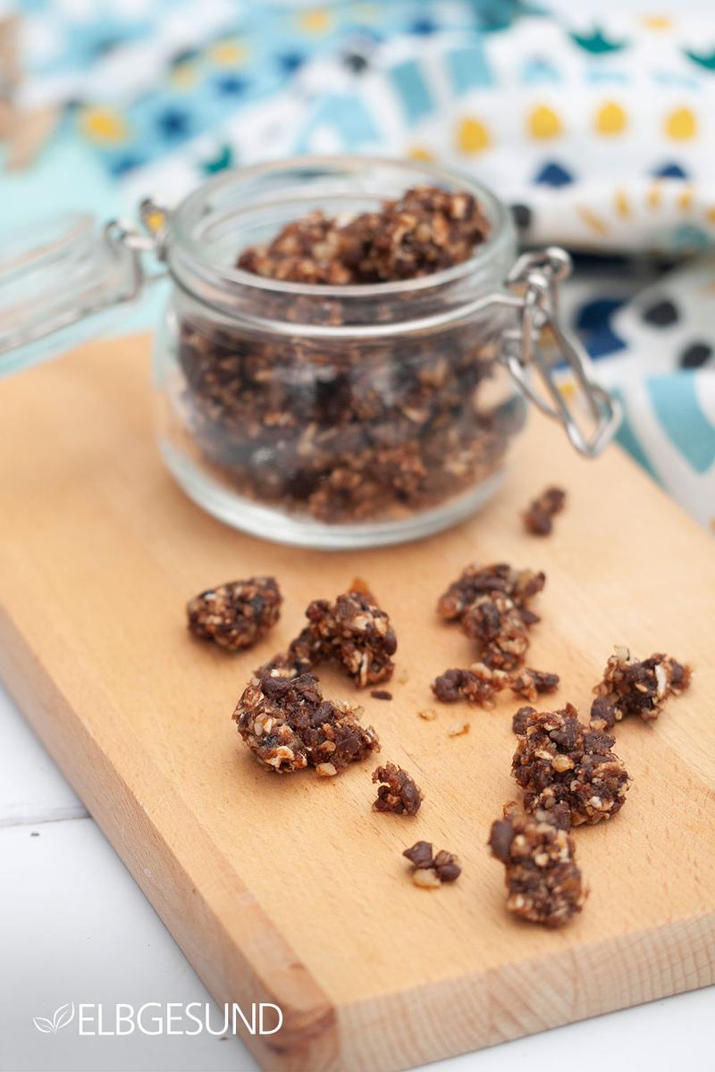Rezeptbild: Schokoladiges Rawnola – gesunder Snack oder starkes Frühstück