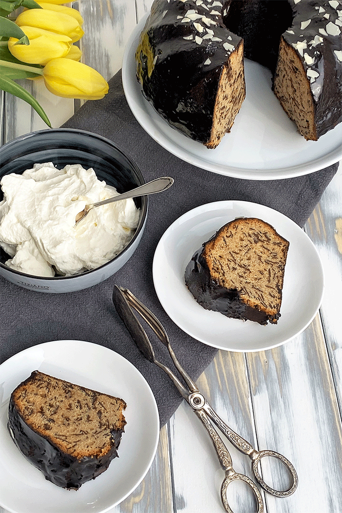 Rezeptbild: Kaffee-Schokoladen-Gugelhupf mit Marzipan