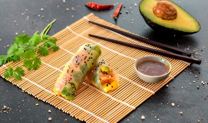 Rezeptbild: Sommerrollen mit Lachs, Mango & Avocado