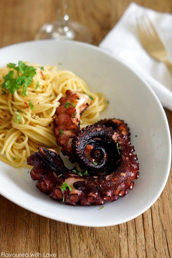 Rezeptbild: Gegrillter Oktopus mit Spaghetti Aglio, Olio e Peperoncino