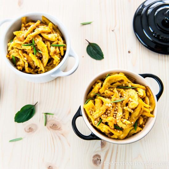 Rezeptbild: Karotten-Spätzle und Garnelen in Sacha Sauce