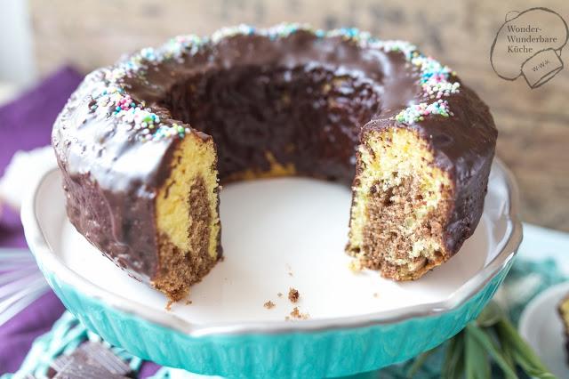 Rezeptbild: Kleine Kuchen: Marmorkuchen mit dunkler Ganache