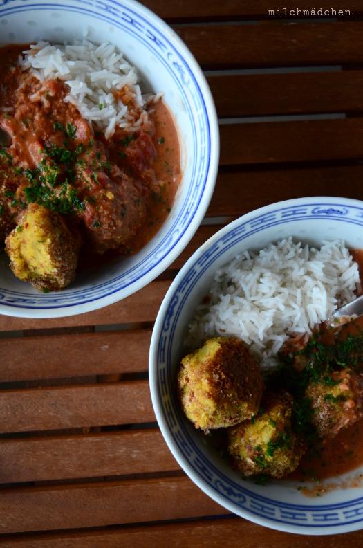 Rezeptbild: Kartoffelbällchen in scharfer Currysauce