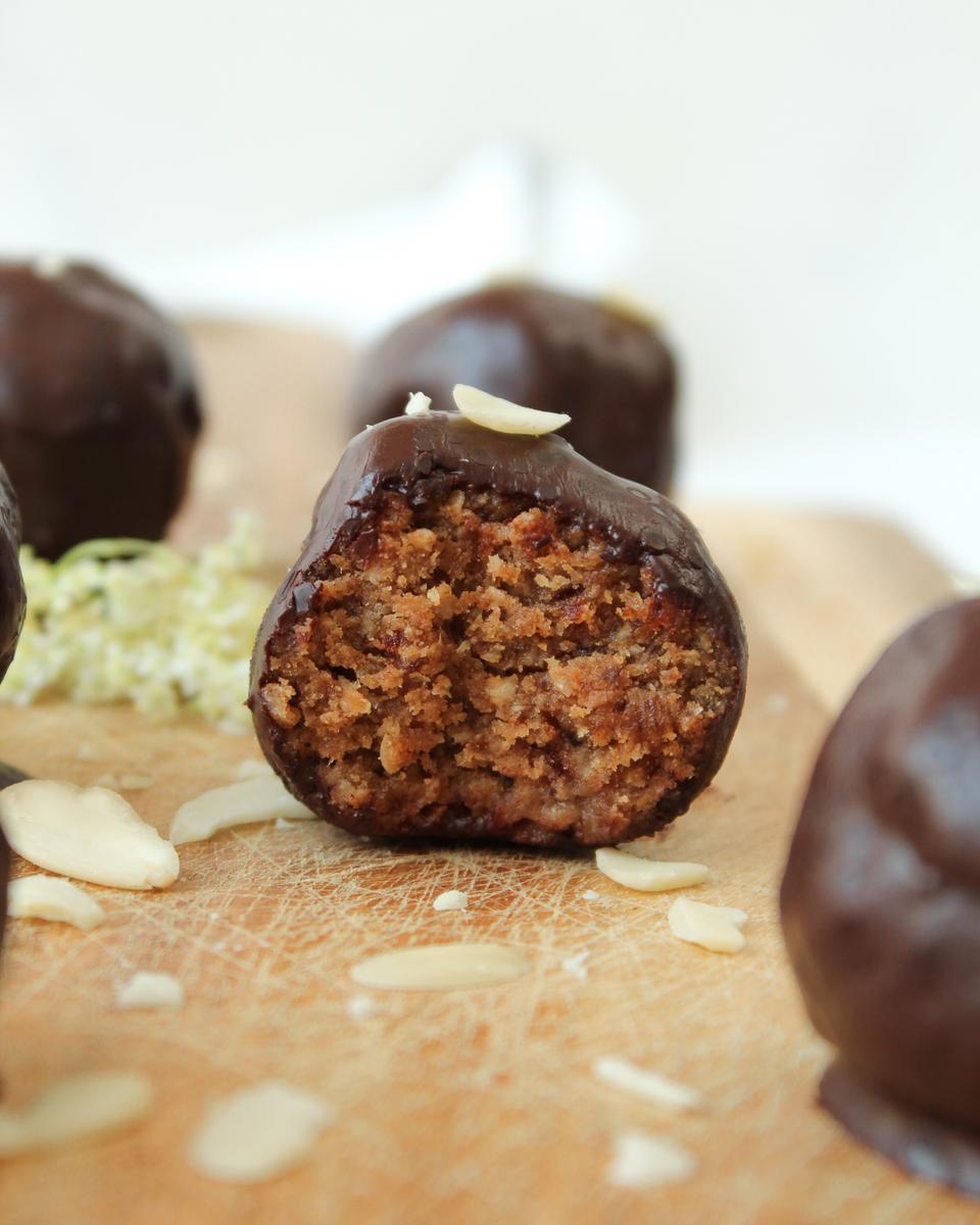 Rezeptbild: Energy Balls mit Haferflocken – vegan und gesund