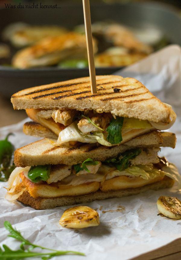 Rezeptbild: Gegrilltes Sandwich mit Hähnchenbrust