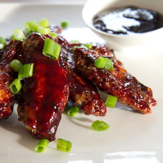 Rezeptbild: Chicken Wings mit Brombeer Hoisin Glasur