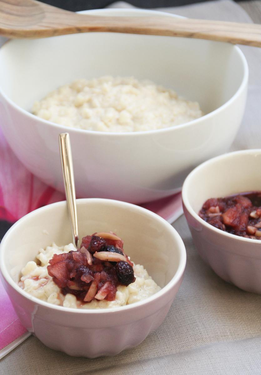 Rezeptbild: Milchreis mit Apfel-Johannisbeer-Kompott