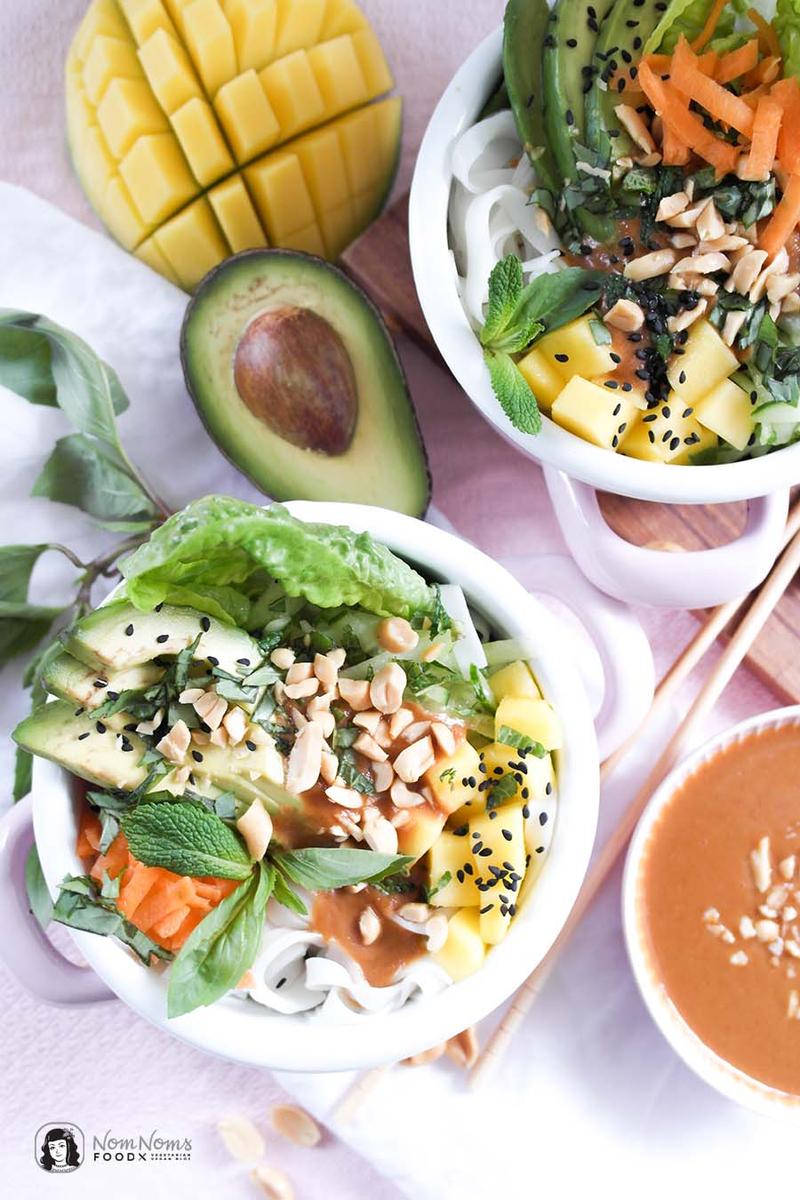 Rezeptbild: Vegane Sommerrollen Bowl mit Erdnuss-Chili-Soße | Summer Roll Bowl
