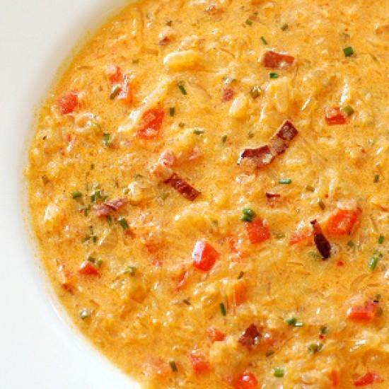 Rezeptbild: Sauerkrautsuppe mit Speck und Paprika