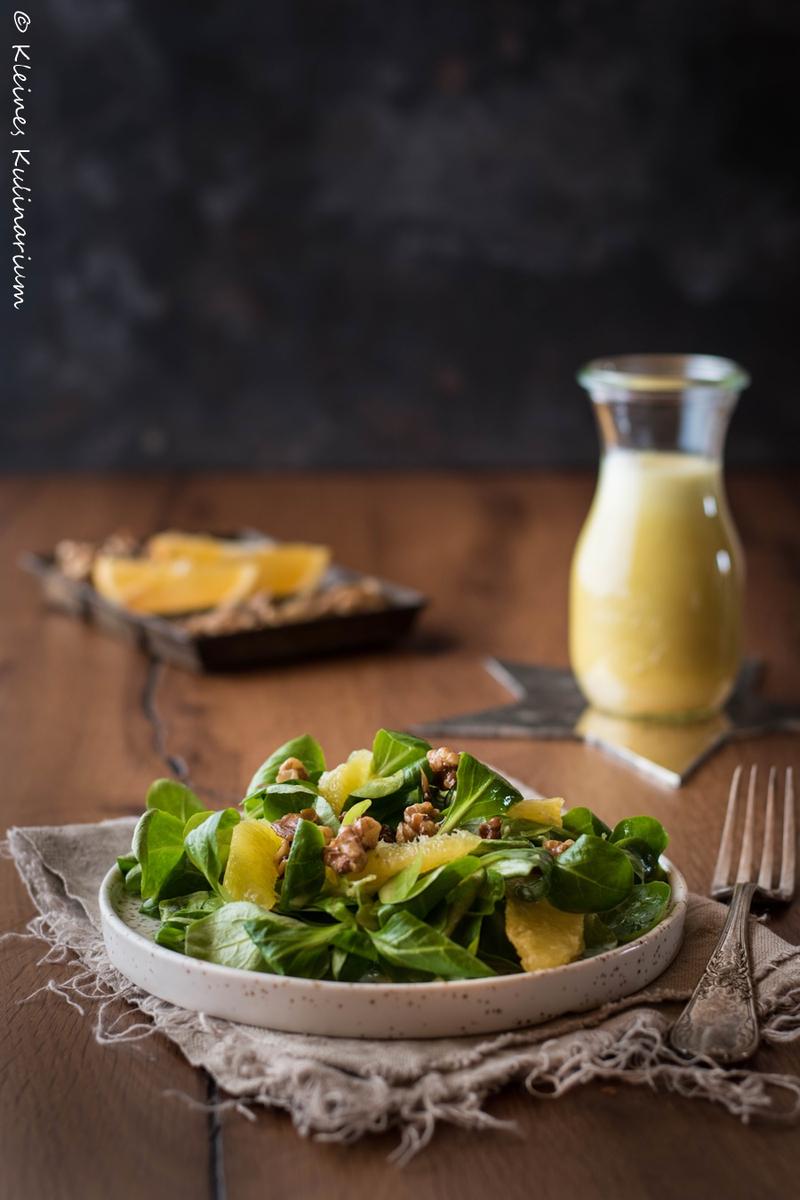 Rezeptbild: Feldsalat mit Orangenvinaigrette und karamellisierten Walnüssen