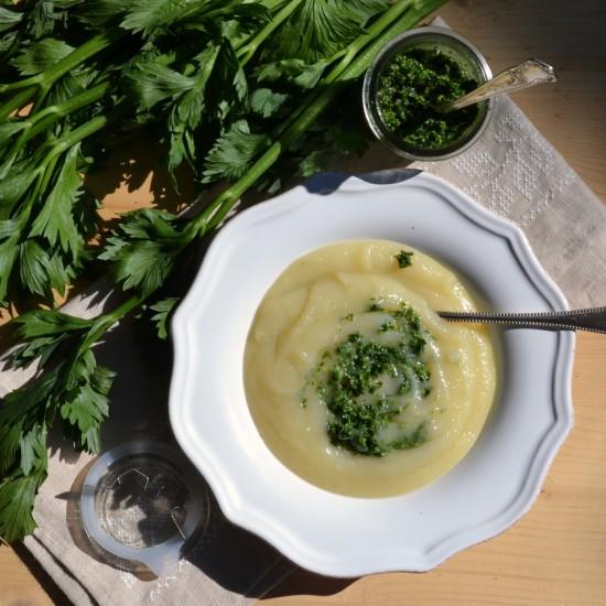 Rezeptbild: Selleriesuppe mit Pesto