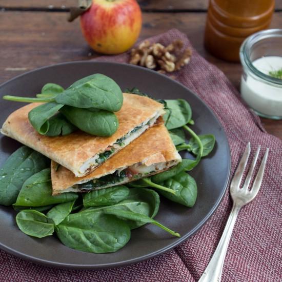 Rezeptbild: Apfel, Walnuss & Cheddar Quesadilla