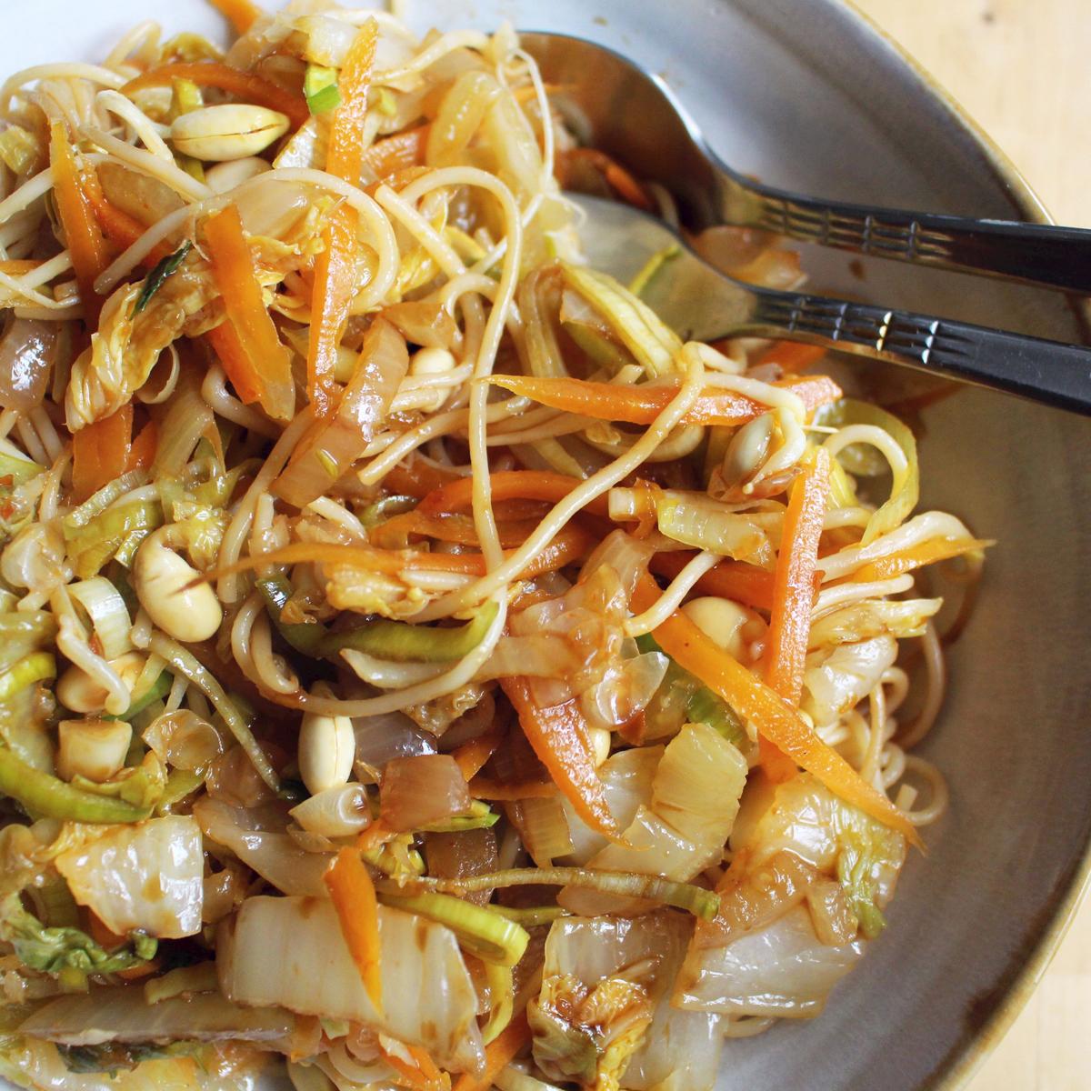 Rezeptbild: Asiatische Chinakohl-Pasta-Pfanne