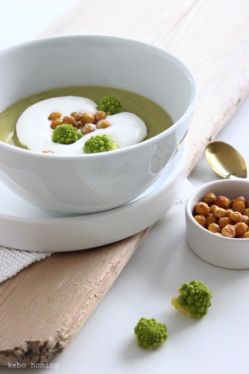 Rezeptbild: Romanesco-Kichererbsen-Suppe