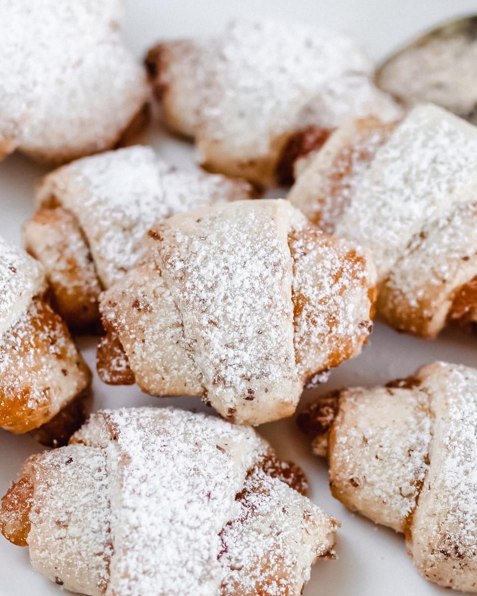 Rezeptbild: Süsse Aprikosen Mandel Mini Hörnchen
