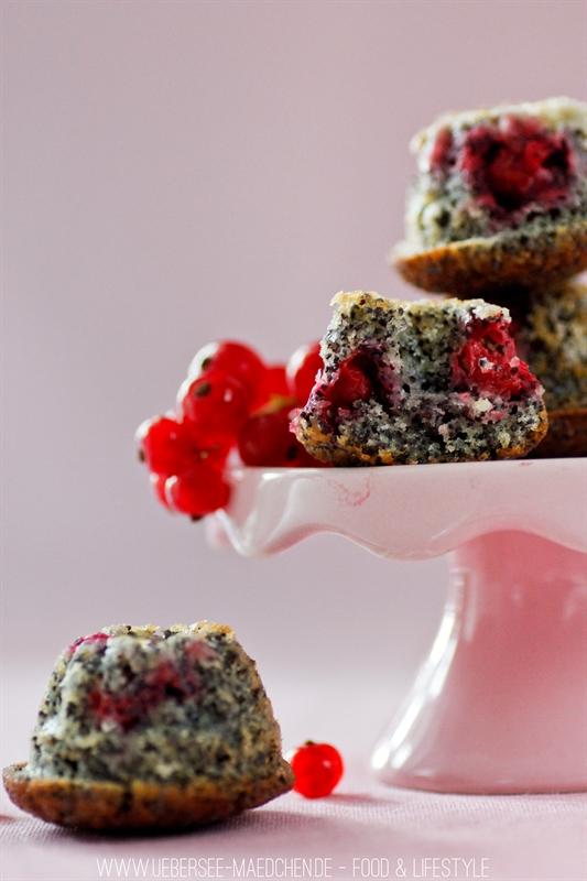 Rezeptbild: Johannisbeer-Mohn-Gugl in Mini-Version