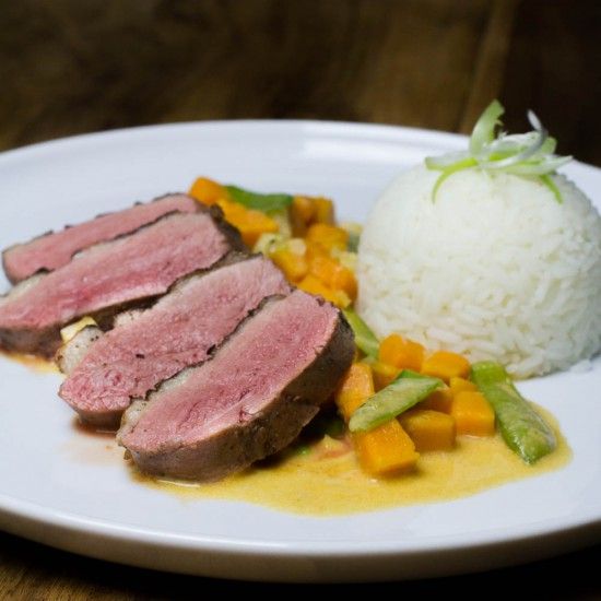 Rezeptbild: Entenbrust Sous Vide mit Süßkartoffel Thai Curry