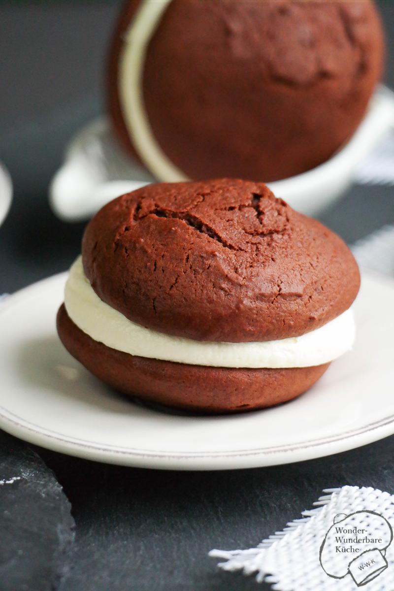 Rezeptbild: Whoppie Pies mit Marshmallow-Füllung
