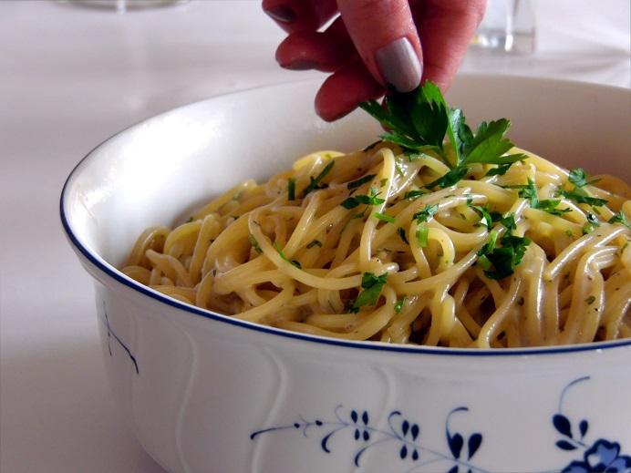 Rezeptbild: Schnell kochen mit One Pot Pasta Käse Knoblauch