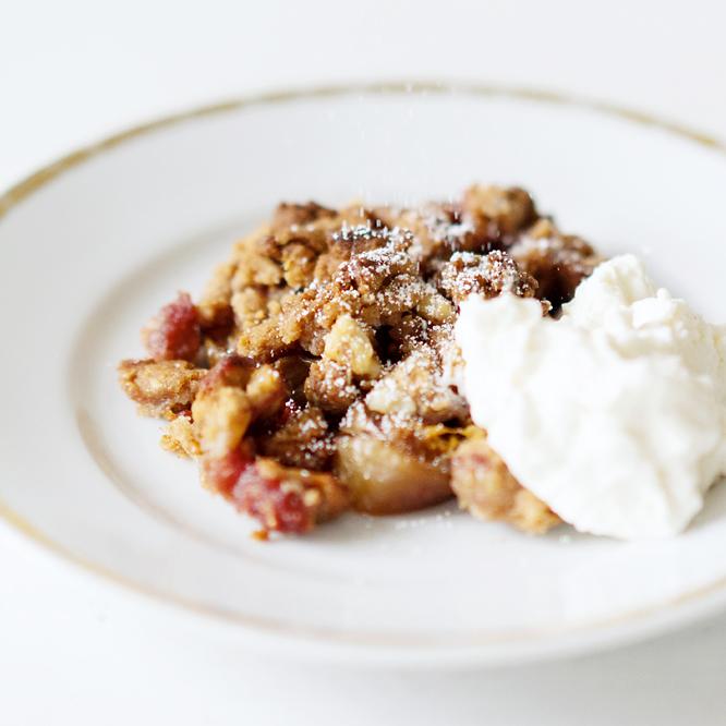 Rezeptbild: Feigen-Crumble mit Walnuss-Zimt-Streuseln