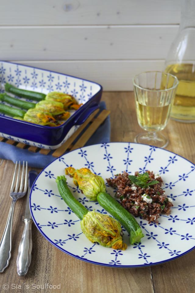 Rezeptbild: Gefüllte Zucchiniblüten mit rotem Reis und Feta
